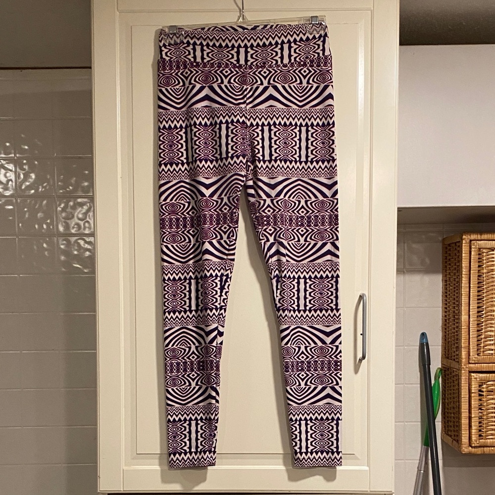 EUC LuLaRoe Leggings with Purple and White Tribal Design one size